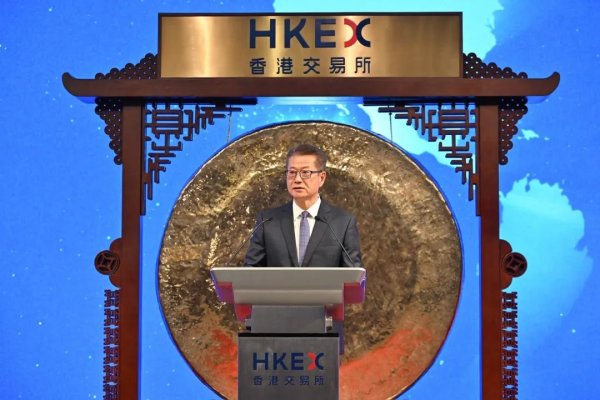 百事达配资 「宁王」港股首挂，财政司司长：两大意义